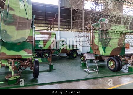 Une station radar mobile de type soviétique au musée indonésien de la Force aérienne, Yogyakarta Banque D'Images