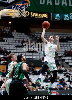 Badalona, Espagne. 04 mars 2020. Dario Brizuela de Unicaja Malaga en action lors du match de deuxième étage ULEB EuroCup basketball, le Groupe H a joué entre Joventut Badalona et Unicaja à Palau Olimpic de Badalona le 4 mars 2020 à Badalona, en Espagne. Crédit: Dax/ESPA/Alay Live News Banque D'Images