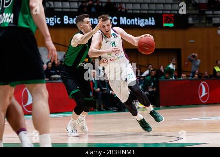 Badalona, Espagne. 04 mars 2020. Adam Waczynsky d'Unicaja Malaga lors du match de deuxième étage ULEB EuroCup basketball, le Groupe H a joué entre Joventut Badalona et Unicaja à Palau Olimpic de Badalona le 4 mars 2020 à Badalona, en Espagne. Crédit: Dax/ESPA/Alay Live News Banque D'Images