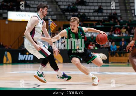 Badalona, Espagne. 04 mars 2020. Arturs Zagars de Joventut Badalona en action lors du match de deuxième stade de l'ULEB EuroCup basketball, le Groupe H a joué entre Joventut Badalona et Unicaja à Palau Olimpic de Badalona le 4 mars 2020 à Badalona, en Espagne. Crédit: Dax/ESPA/Alay Live News Banque D'Images