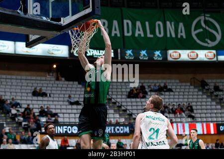 Badalona, Espagne. 04 mars 2020. Conor Morgan, de Joventut Badalona en action lors du match de deuxième phase de l'ULEB EuroCup basketball, le Groupe H a joué entre Joventut Badalona et Unicaja à Palau Olimpic de Badalona le 4 mars 2020 à Badalona, en Espagne. Crédit: Dax/ESPA/Alay Live News Banque D'Images