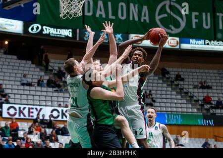 Badalona, Espagne. 04 mars 2020. Deon Thompson d'Unicaja Malaga en action lors du match de deuxième étage ULEB EuroCup basketball, le Groupe H a joué entre Joventut Badalona et Unicaja à Palau Olimpic de Badalona le 4 mars 2020 à Badalona, en Espagne. Crédit: Dax/ESPA/Alay Live News Banque D'Images