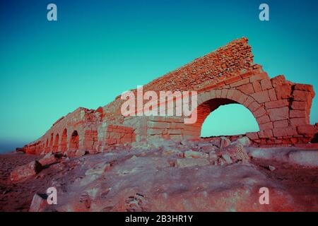 Ancien Aqueduc À Césarée, Israël Banque D'Images