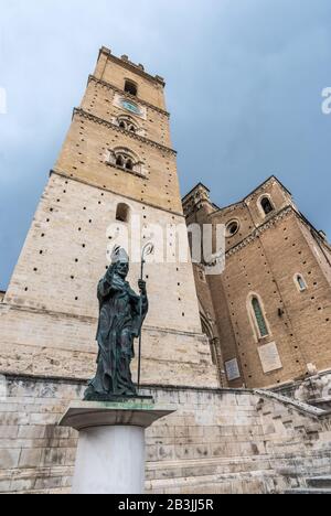 Chieti (Italie) - Vue Sur le centre historique de Chieti, la capitale provinciale de la région des Abruzzes, au centre de l'Italie Banque D'Images