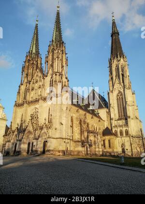 Vue sur la célèbre église olomouc en république tchèque, venceslas, architecture gothique Banque D'Images