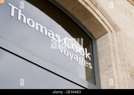 Bordeaux , Aquitaine / France - 10 10 2019 : Boutique des signes Thomas Cook agences de voyage succursale Banque D'Images