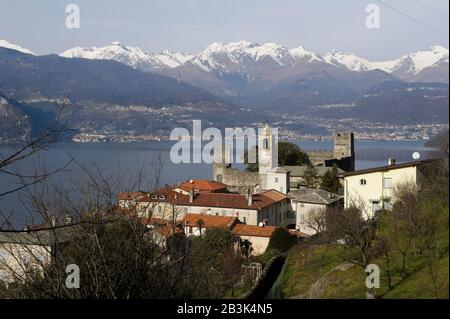 Italie, Lombardie, Dervio, province de Lecco, rive est du lac de Côme. Le village de Corenno Plino. Banque D'Images