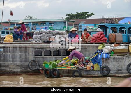 Schwimmender Markt 'Cai Rang', Song Can Tho, Can Tho, Vietnam Banque D'Images