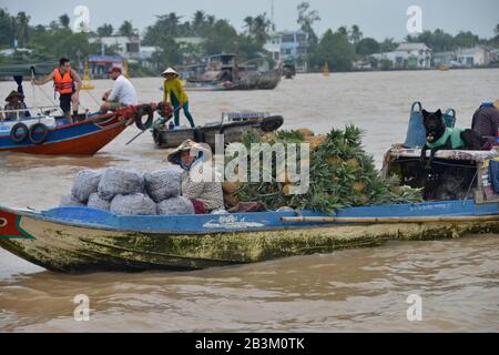 Schwimmender Markt 'Cai Rang', Song Can Tho, Can Tho, Vietnam Banque D'Images