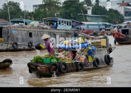 Schwimmender Markt 'Cai Rang', Song Can Tho, Can Tho, Vietnam Banque D'Images