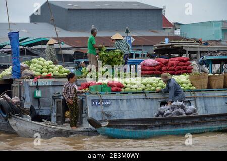 Schwimmender Markt 'Cai Rang', Song Can Tho, Can Tho, Vietnam Banque D'Images