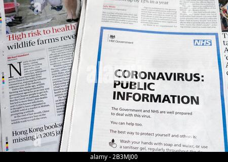 Coronavirus public information NHS annonce conseil se laver les mains, éternuer dans les tissus, gel désinfectant pour les mains dans le journal Guardian Février 2020 Londres UK Banque D'Images