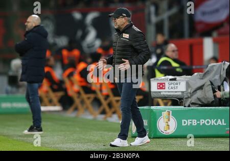 Leverkusen, Allemagne. FIRO: 04.03.2020 Football, 2019/2020 FDB Cup quarts de finale Bayer Leverkusen - Union Berlin 3: 1 Urs Fischer, GEstik | usage dans le monde crédit: DPA/Alay Live News Banque D'Images