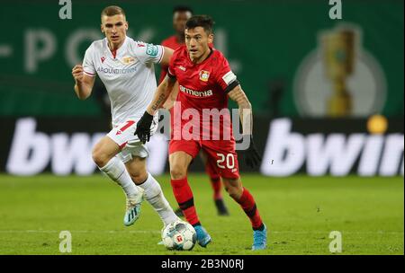 Leverkusen, Allemagne. FIRO: 04.03.2020 Football, 2019/2020 FDB Cup quarts de finale Bayer Leverkusen - Union Berlin 3: 1 Charles Aranguiz, action individuelle | usage dans le monde crédit: DPA/Alay Live News Banque D'Images