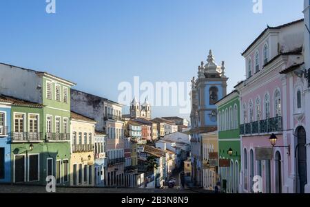 Vue sur le centre historique de Pelourinho au Salvador, site classé au patrimoine mondial de l'UNESCO, Bahia, Brésil, Amérique du Sud Banque D'Images