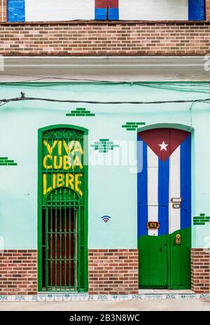 Murs Colorés De Centro Habana, La Havane, La Province De La Habana, Cuba, Antilles, Caraïbes, Amérique Centrale Banque D'Images
