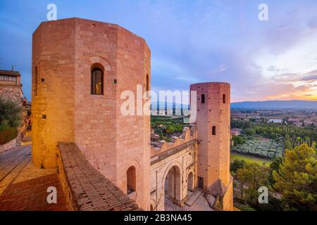 Torri Di Properzio Et Porta Venere, Spello, Pérouse, Ombrie, Italie, Europe Banque D'Images