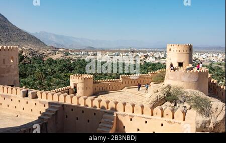 Fort de Nakhl sur la rive nord de Jabal Akhdar, Oman, Moyen-Orient Banque D'Images