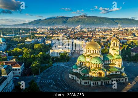 Vue Aérienne Par Drone, Cathédrale Orthodoxe Russe Alexander Nevsky, Sofia, Bulgarie, Europe Banque D'Images