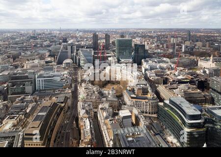 Vue de Londres d'en haut - la vue de l'est de Londres à partir de 110, Bishopsgate - aka Heron Tower, est de Londres, Angleterre Royaume-Uni Banque D'Images