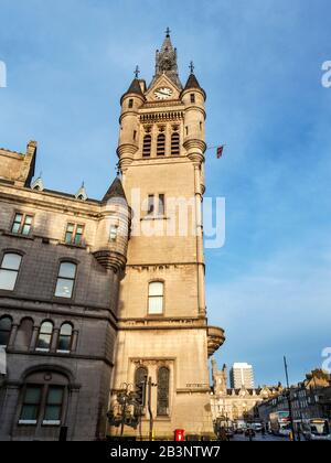 La tour de la maison de ville à l'angle De Broad Street et Union Street Aberdeen Scotland Banque D'Images
