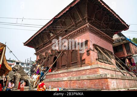 Temple De Mahadev Parvati Sur La Place Durbar À Katmandou, Au Népal Banque D'Images