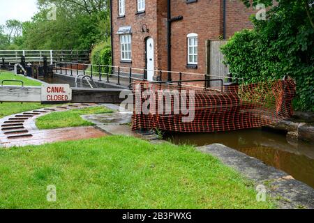 Fermeture du canal à Marbury Lock près du pont 22 sur le canal de Llangollen dans Cheshire. Banque D'Images