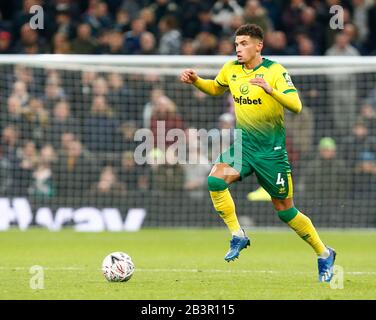 Londres, ANGLETERRE - 04 MARS : Ben Godfrey de Norwich City en action lors du cinquième match de la coupe Emirates FA entre Tottenham Hotspur et Norwich City o Banque D'Images