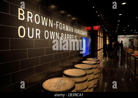 Fabrication de barils de whisky Bourbon dans Old Forester Distiling Co. Louisville.Kentucky.USA Banque D'Images