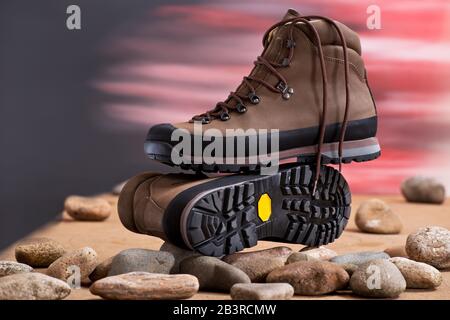 Paire de chaussures de marche dans le studio Banque D'Images