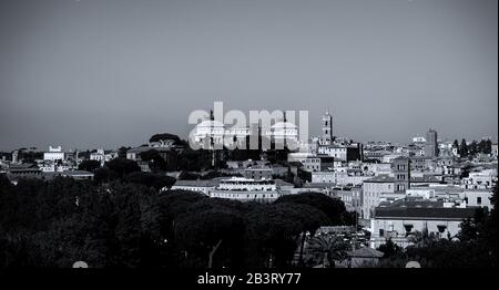Rome, Italie, Europe : image panoramique du centre de Rome depuis le Giardino degli Aranci, le parc Savello, la colline de l'Aventin Banque D'Images