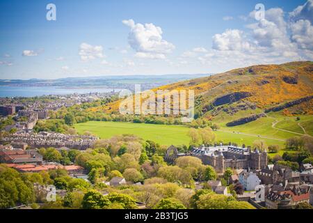 Edinburgh - Ecosse - Vue Sur Holyroodhouse De Calton Hill Banque D'Images