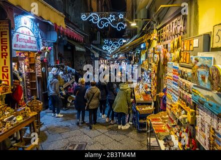 Via San Gregorio Armeno, rue Chrismas, centro storico, Naples, Italie Banque D'Images