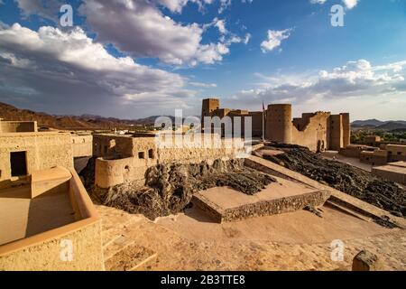 À l'intérieur du site historique de l'UNESCO, le château de Bahla, près de Nizwa, en Oman Banque D'Images