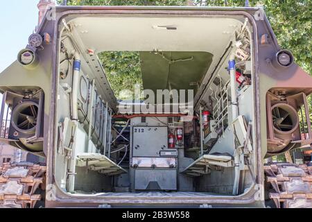 Séville; Espagne - 31 Mai 2019 : Véhicule Amphibie Assaut Intérieur. Exposition militaire à l'occasion de la journée des forces armées Banque D'Images