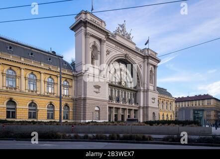 Budapest, Hongrie - 29 janvier 2019: Gare Keleti en centre-ville, vue sur l'angle. Banque D'Images