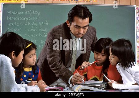 Austin Texas USA, 1995: Cours d'anglais langue seconde vietnamien à Walnut Creek Elementary enseigné par un professeur vietnamien. M. EC-144-148 ©Bob Daemmrich Banque D'Images