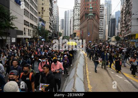 Hong Kong - 1 janvier 2020: Un million assistent à la démo, demande de suffrage universel, 2020 élections démocratiques directes pour le Conseil législatif sans fonction Banque D'Images