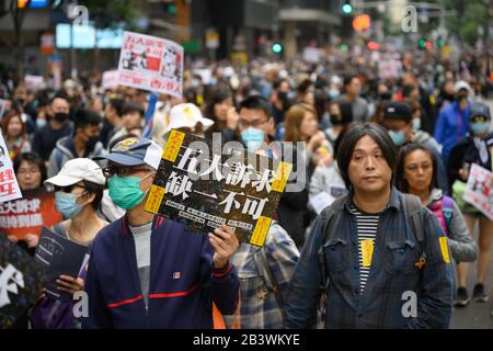 Hong Kong - 1 janvier 2020: Un million assistent à la démo, demande de suffrage universel, 2020 élections démocratiques directes pour le Conseil législatif sans fonction Banque D'Images