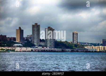 State Island Au Lever Du Soleil. Photo prise de Staten Island Ferry. Banque D'Images