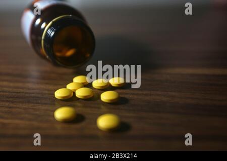 Assortiment de médecine pharmaceutique comprimés, comprimés et gélules. Banque D'Images