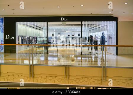 Hong KONG, CHINE - VERS JANVIER 2019 : magasin Storefront of Dior dans le centre commercial Elements Banque D'Images