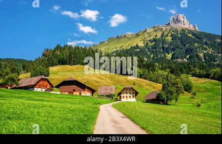 Paysage alpin suisse dans une vallée de Schangnau et Entlebuch, Suisse Banque D'Images