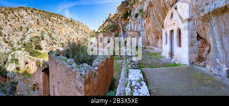 Le monastère de Katholiko (église de St Jean l'Hermit), près du monastère de Gouverneto, la Crète de la Canée Banque D'Images