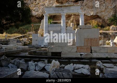 Grèce, Athènes. Acropole. Asklepieion d'Athènes. Sanctuaire construit en l'honneur des dieux Asclepius et Hygieia. Style Doric. 420-419 C.-B. Banque D'Images