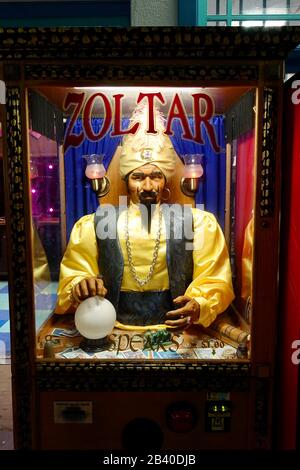 La célèbre machine Zoltar des films et de la télévision. Banque D'Images