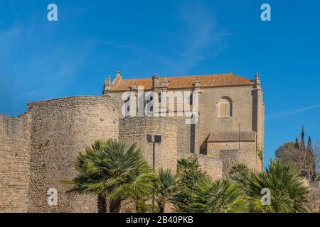 Portes d'Almocabar et de l'Église du Saint-Esprit, Ronda, Province Malaga, Andalousie, Espagne. Espace de copie pour le texte Banque D'Images