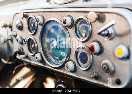 Détail du tableau de bord d'un ancien camion. Banque D'Images