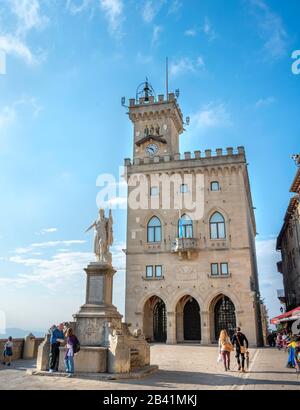 Palais Du Gouvernement Et Hôtel De Ville, Palazzo Piazzico Governo, Piazza Della Liberta, Ville De Saint-Marin, Saint-Marin Banque D'Images