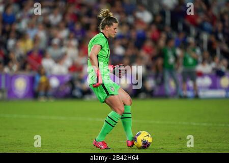 ORLANDO. ÉTATS-UNIS. Mars 05: Gardien de but Alyssa Naeher des États-Unis goalkick pendant le match international de football 2020 Shebelieves Cup pour Femme entre USA Women et England Women au stade Explororia à Orlando, aux États-Unis. ***pas d'utilisation officielle*** (photo de Daniela Porcelli/SPP) Banque D'Images